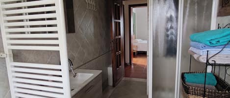2 chambres, accès Internet, draps fournis