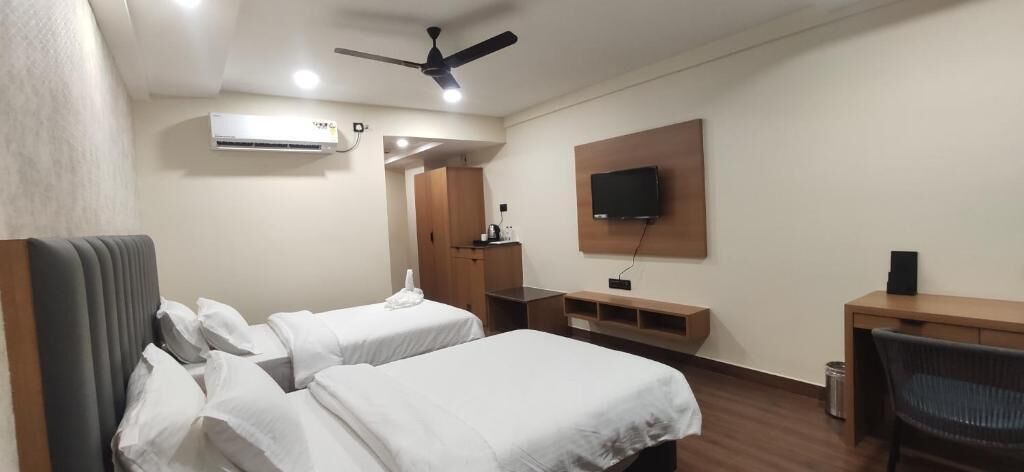 In-room safe, soundproofing, iron/ironing board, free WiFi