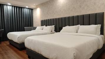 In-room safe, soundproofing, iron/ironing board, free WiFi