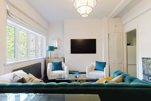 TV, offices - Stunning 3BDR Retreat Near Tower Bridge (Greater London)