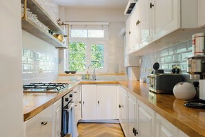 Kaffetrakter/tekoker, kjøleskap, mikrobølgeovn og ovn