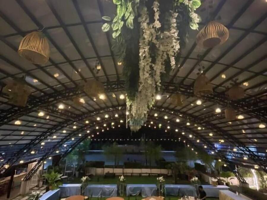 Banquet hall