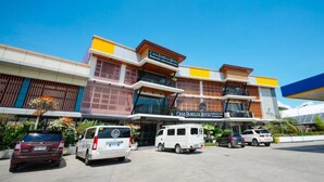 A multi-story building with a sign reading 'Casa Familia Hotel.' - Casa Familia Hotel (Aurora)