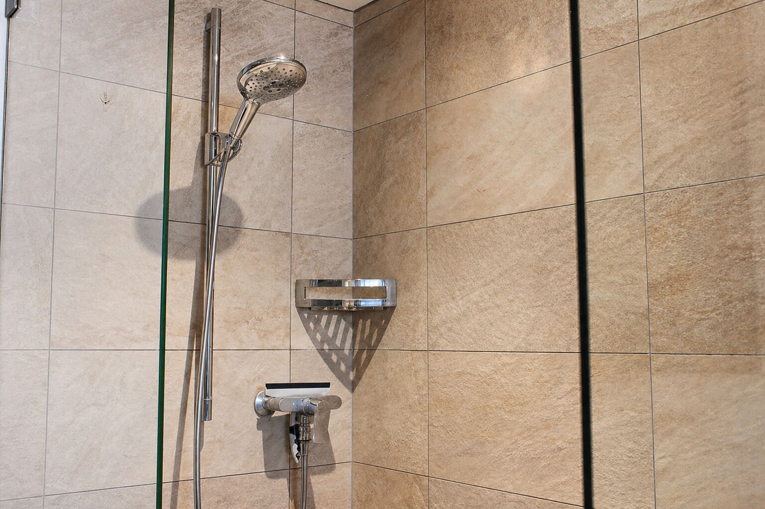Whirlpool, Haartrockner, Handtücher, Toilettenpapier