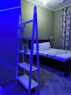 Suite estudio Deluxe, vista al jardín | Decoración personalizada, muebles diferentes y wifi gratis 