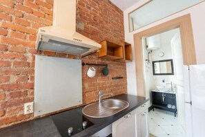 Apartment, Garden View | Private kitchen - Barrique Studio 5 (Brașov)