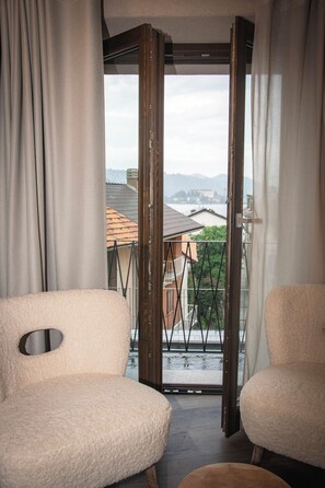 Suite de lujo, vista al lago | Interior