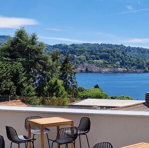 Outdoor dining - VISTA (Pella)