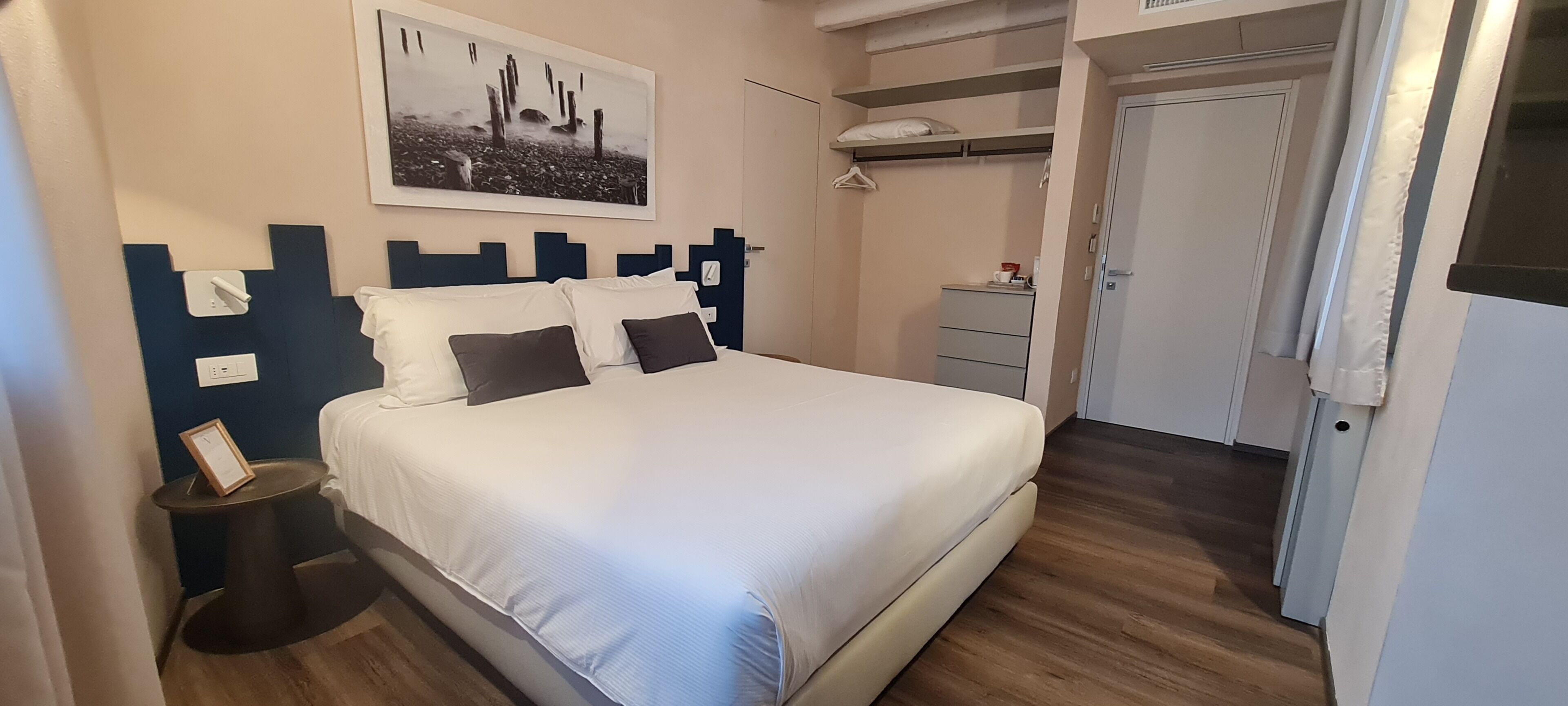 Habitación doble junior | Caja de seguridad en la habitación, insonorización y wifi gratis 
