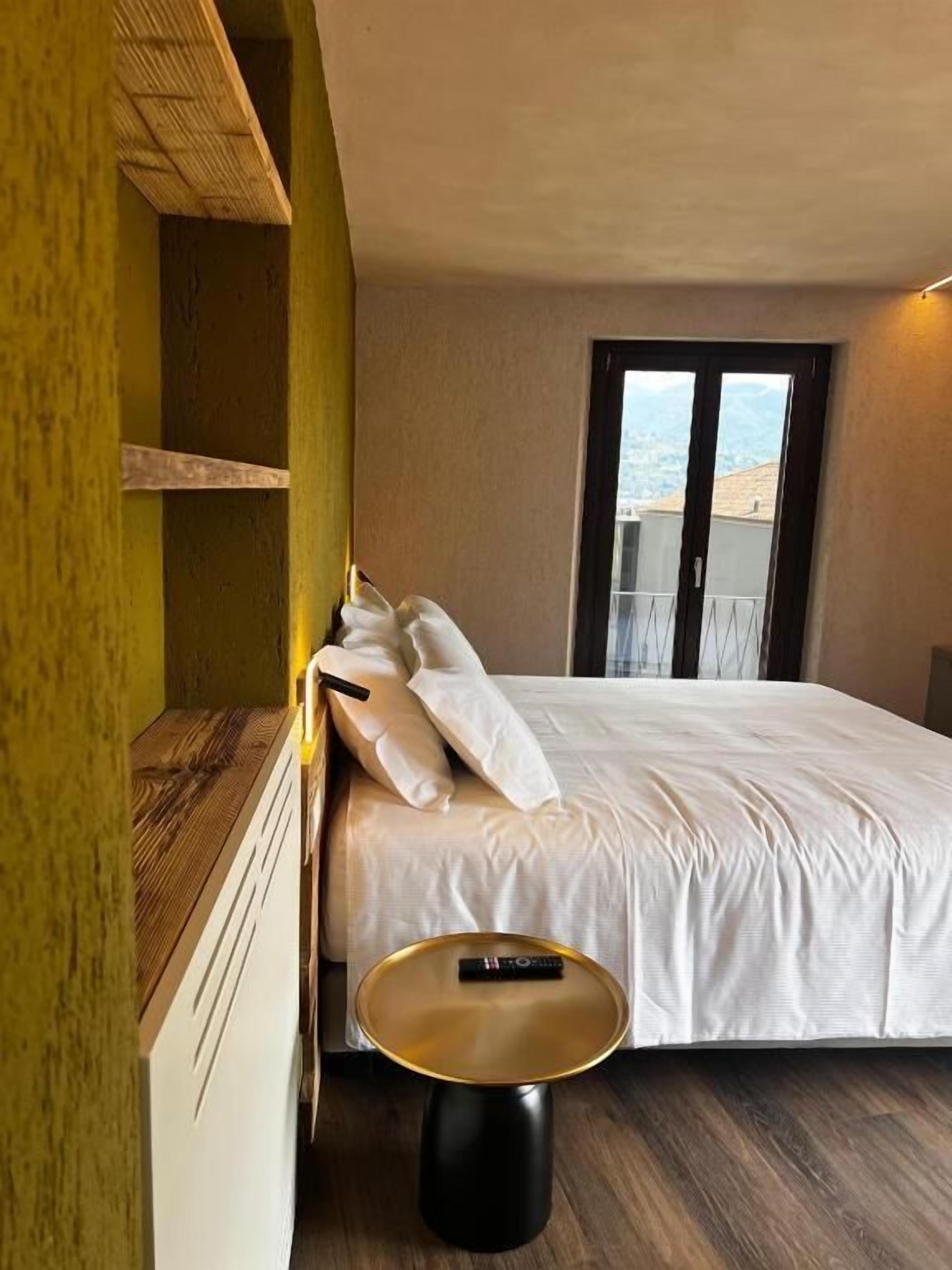 Suite de lujo, vista al lago | Caja de seguridad en la habitación, insonorización y wifi gratis 