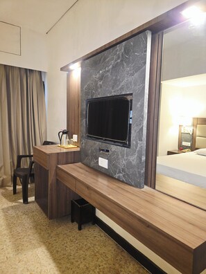 Desk, laptop workspace, free WiFi - Atithi Palace (Bhagalpur)