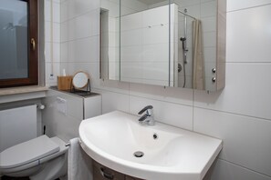Shower, hair dryer, towels - Enchanted forest by Loewenherz (Mittenwald)