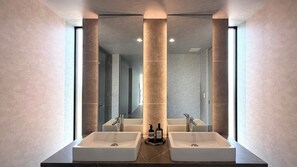 Dusche, Haartrockner, Bidet, Handtücher