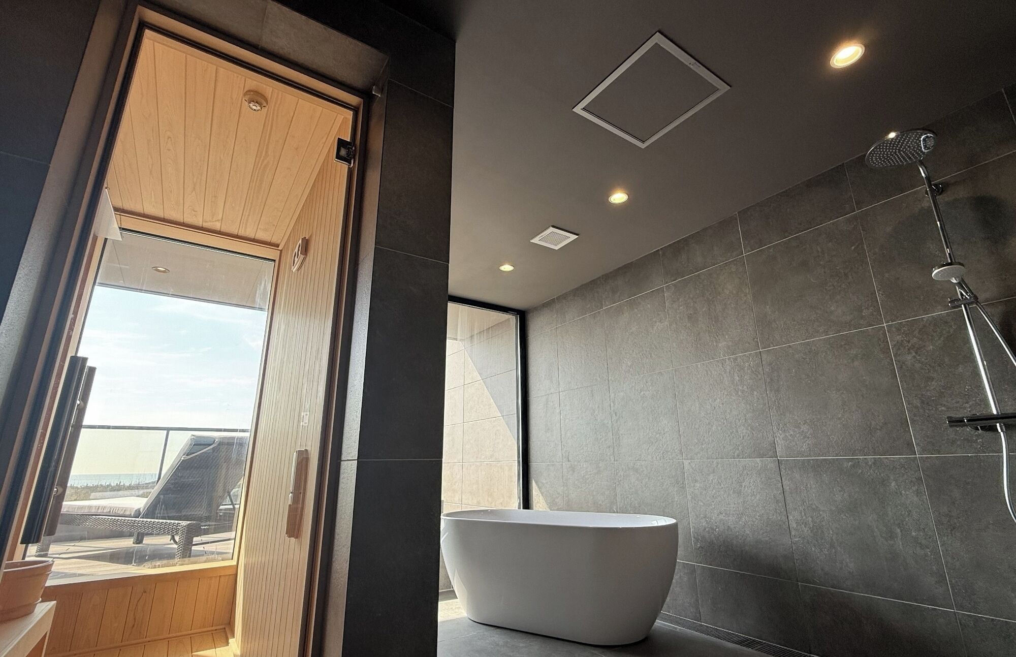 Dusche, Haartrockner, Bidet, Handtücher