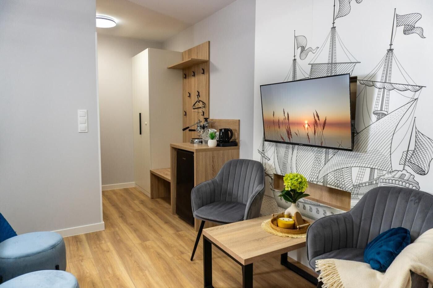 Decoración personalizada, muebles diferentes y wifi gratis 