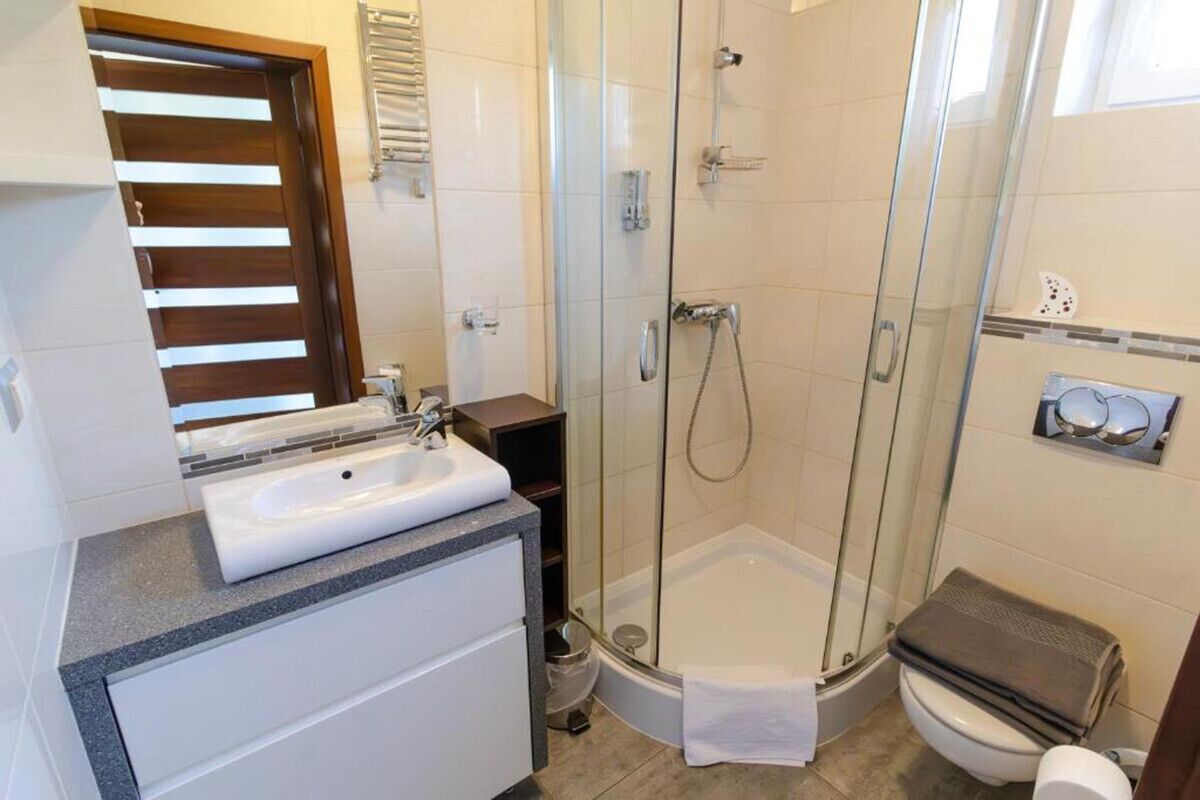 Ducha, cabezal de ducha tipo lluvia, artículos de tocador gratuitos