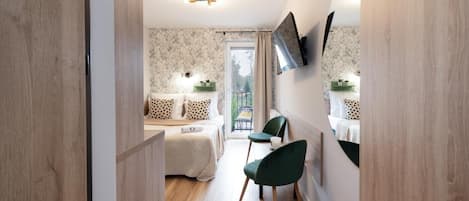 Habitación doble | Decoración personalizada, muebles diferentes y wifi gratis