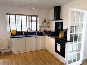 Private kitchen - Family bungalow with garden near park (Hereford)