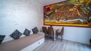 Appartement, uitzicht op binnenplaats | Interieur