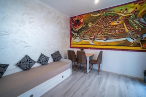 Apartment, Courtyard View | Interior - Barrique Weiss (Brașov)