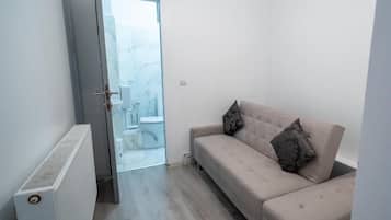 Apartment, Courtyard View | Living area