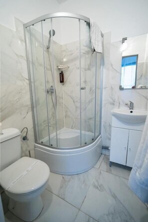 Apartment, Courtyard View | Bathroom | Slippers - Barrique Weiss (Brașov)