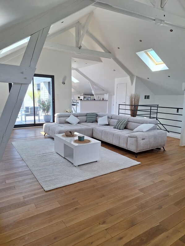 Living area - Vrbo Property (Avranches)