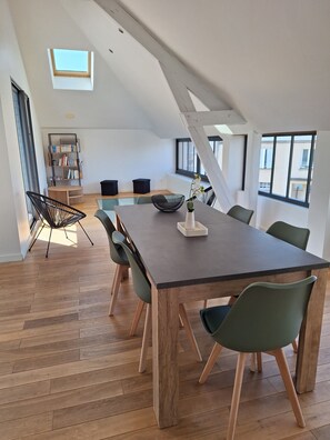 Dining - Vrbo Property (Avranches)