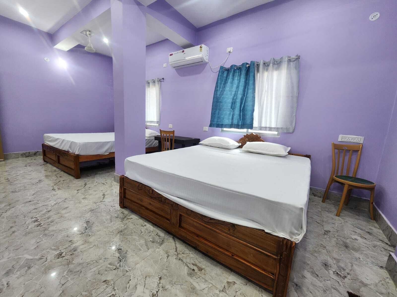 Family Room | Desk, free WiFi