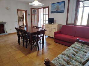 TV - Holiday Home 'Maya' with Mountain View, Private Terrace and Garden (La Pila)