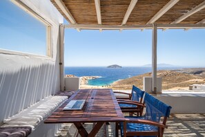 Outdoor dining - Holiday Home 'Kristina' with Sea View, Private Terrace and Air Conditioning (Serifos)