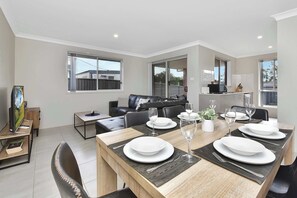 Dining - Hunter Hideaway | Spa & Games Room (Cessnock)