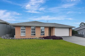 Exterior - Hunter Hideaway | Spa & Games Room (Cessnock)