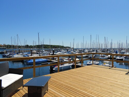 Hausboot Emmas meerZeit, super Dachterrasse, Parkplatz und Hafen-Privatstrand