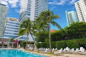 Pool - Luxurious 1 BR Suite in Miami with Free Parking (Miami)