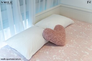 Tabla de planchar con plancha, wifi y ropa de cama 