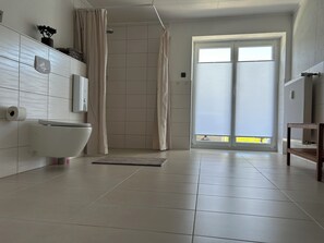 Bathroom - Vrbo Property (Pünderich)