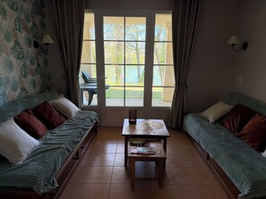 TV - Lakeview appartement in tranquil surroundings close to Monflanquin (Monflanquin)