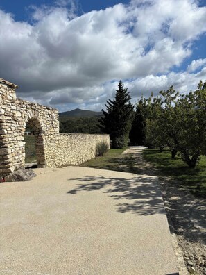 Property grounds - Charming house in Drôme provençale - Ventoux view - 10 min from Grignan (Salles-sous-Bois)