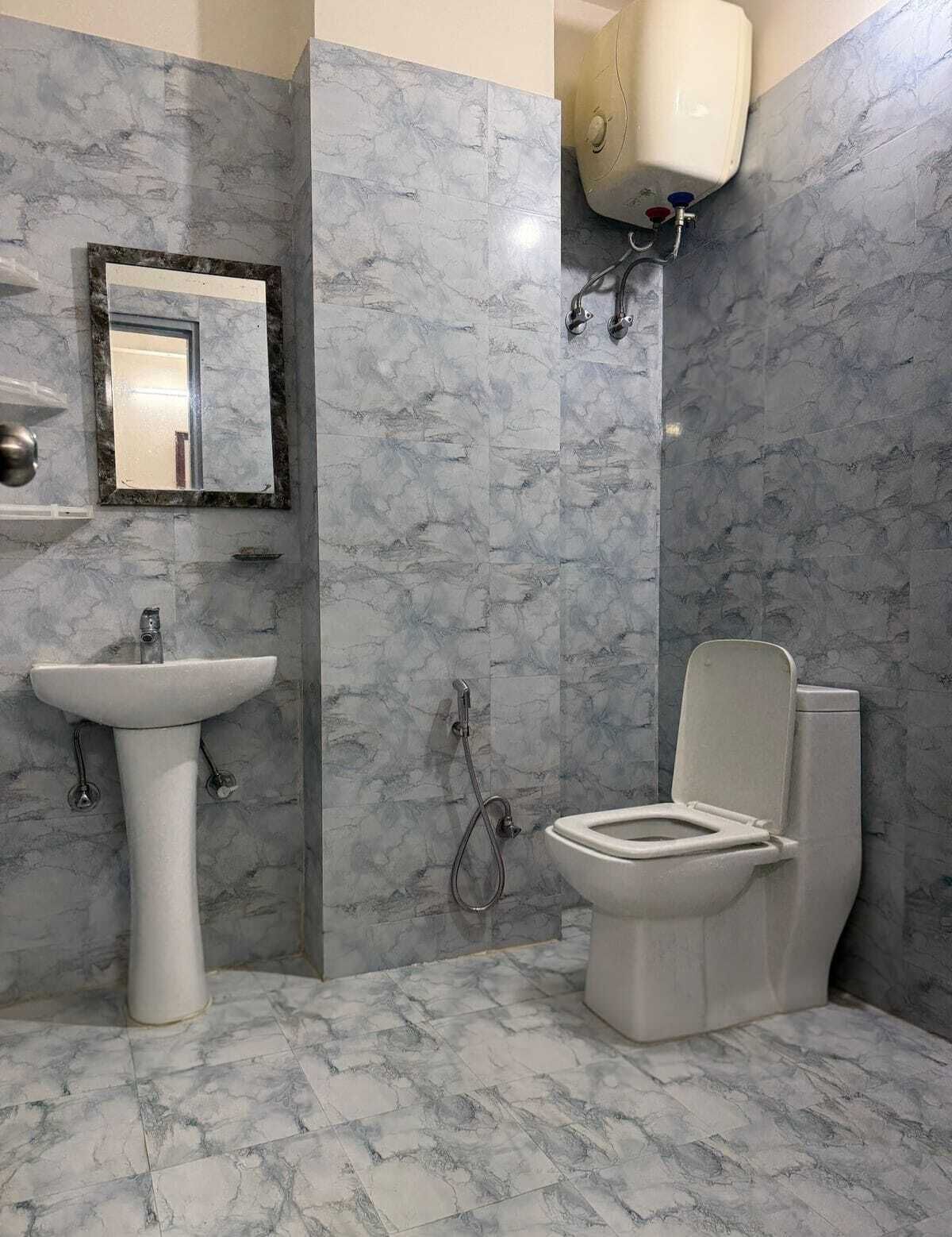 Kamar Double Deluks, pemandangan kota | Kamar mandi | Shower, perlengkapan mandi gratis, sandal, dan handuk