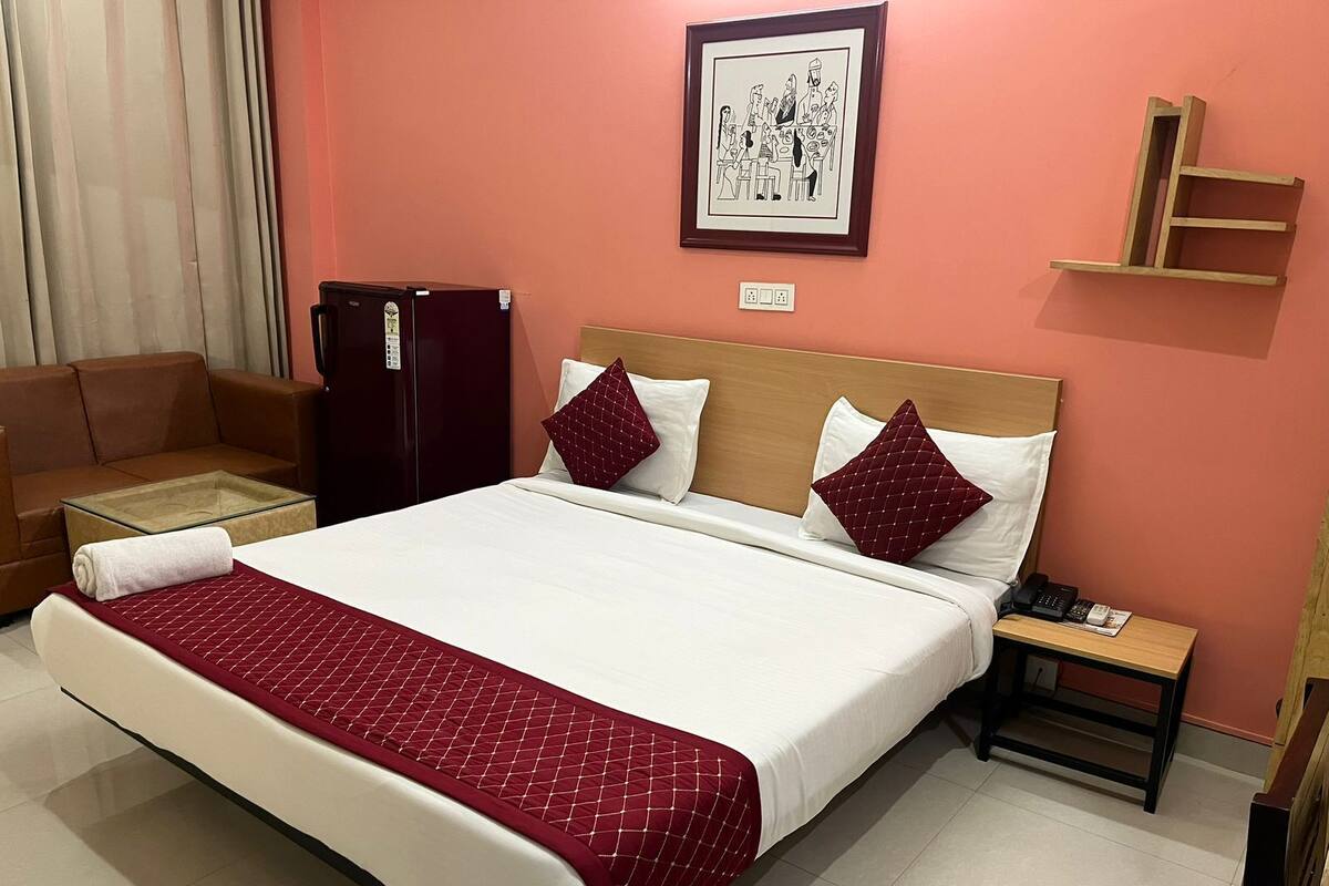 Deluxe Double Room, City View | Desk, laptop workspace, iron/ironing board, free WiFi