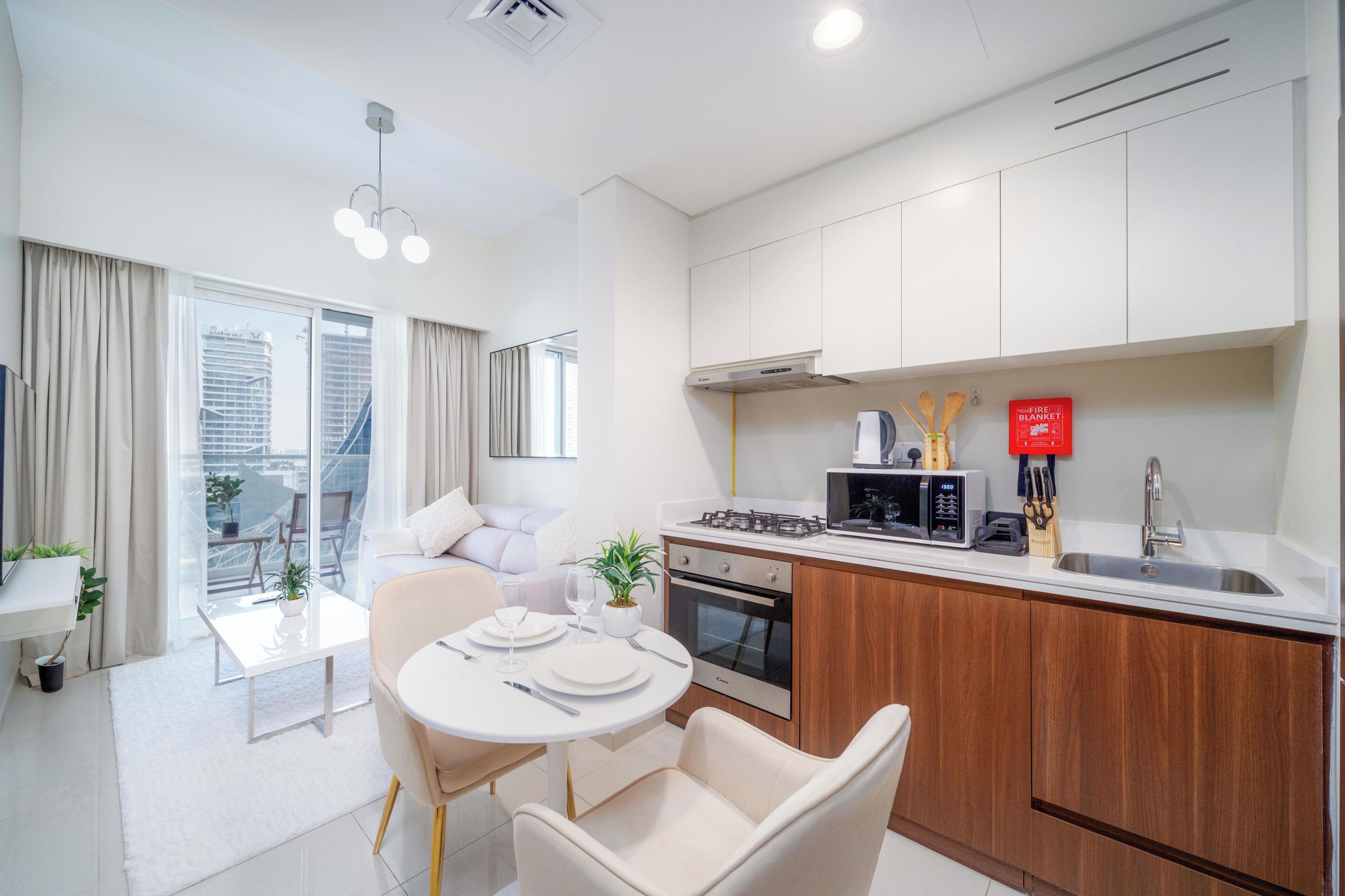 Apartamento urbano, 1 quarto, vista para a cidade | Área de estar | Smart TV 55 polegadas com canais via satélite, Netflix, Hulu