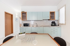 Kühlschrank, Mikrowelle