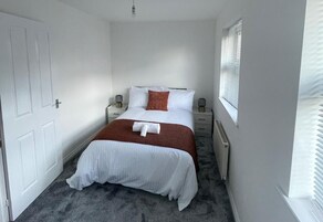 3 habitaciones, tabla de planchar con plancha y wifi gratis 