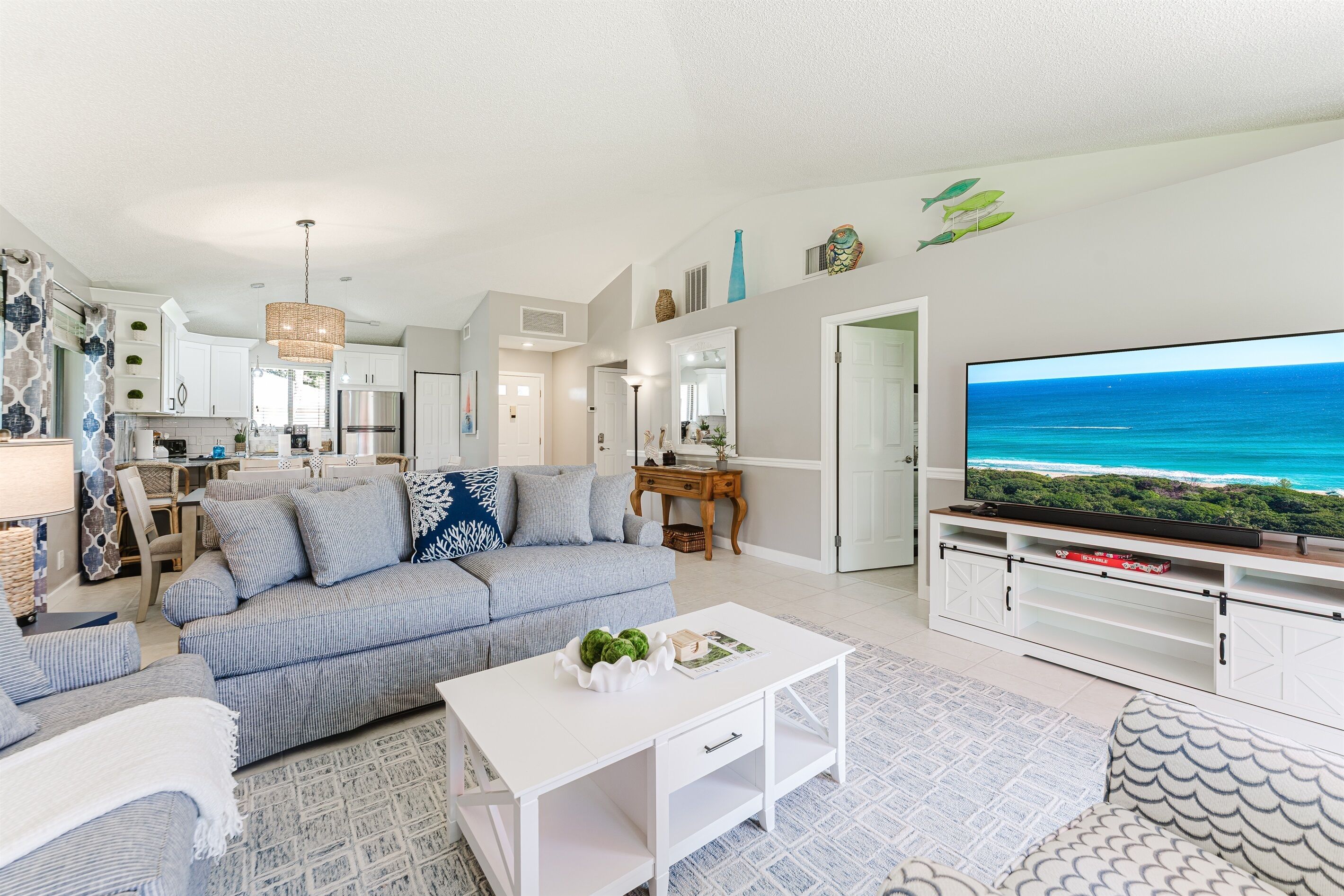 Upscale 2br Townhome | Golf, Pools & Lake Views - Jupiter