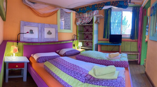 Free WiFi, bed sheets