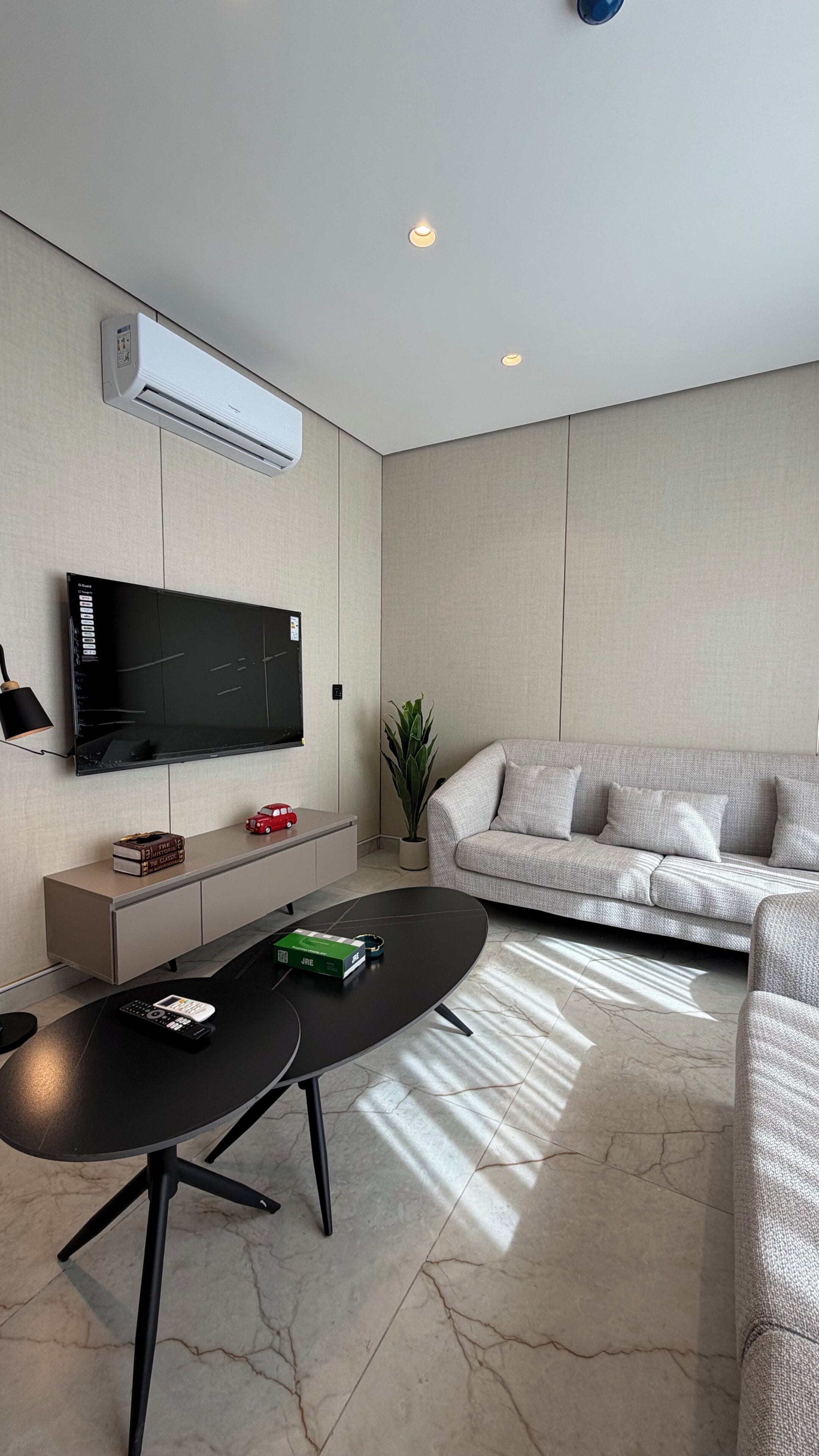 Apartment, 1 Bedroom, Accessible, Smoking | Living room