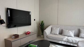 Apartment, 1 Bedroom, Accessible, Smoking | Living room