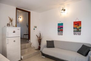 TV - Holiday Home 'Lydia Guest House - Sea' with Sea View, Private Terrace and Wi-Fi (Palekastron)