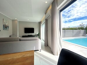 Smart TV - Villa JOKA with heated pool and large roof terrace near Pula (Banjole)